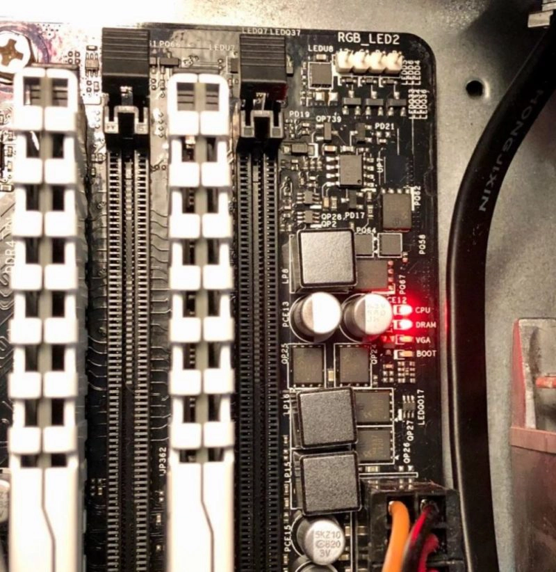 motherboard-flashing-leds-800x822.jpg.we