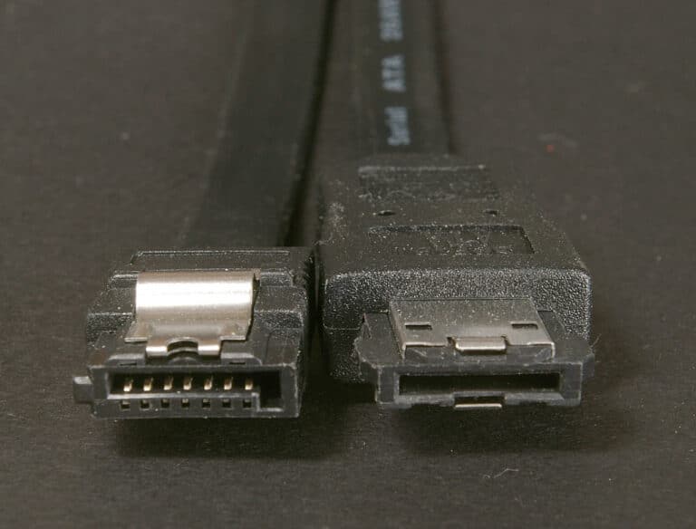 Difference Between SATA 2 vs. SATA 3 Cable Guide)